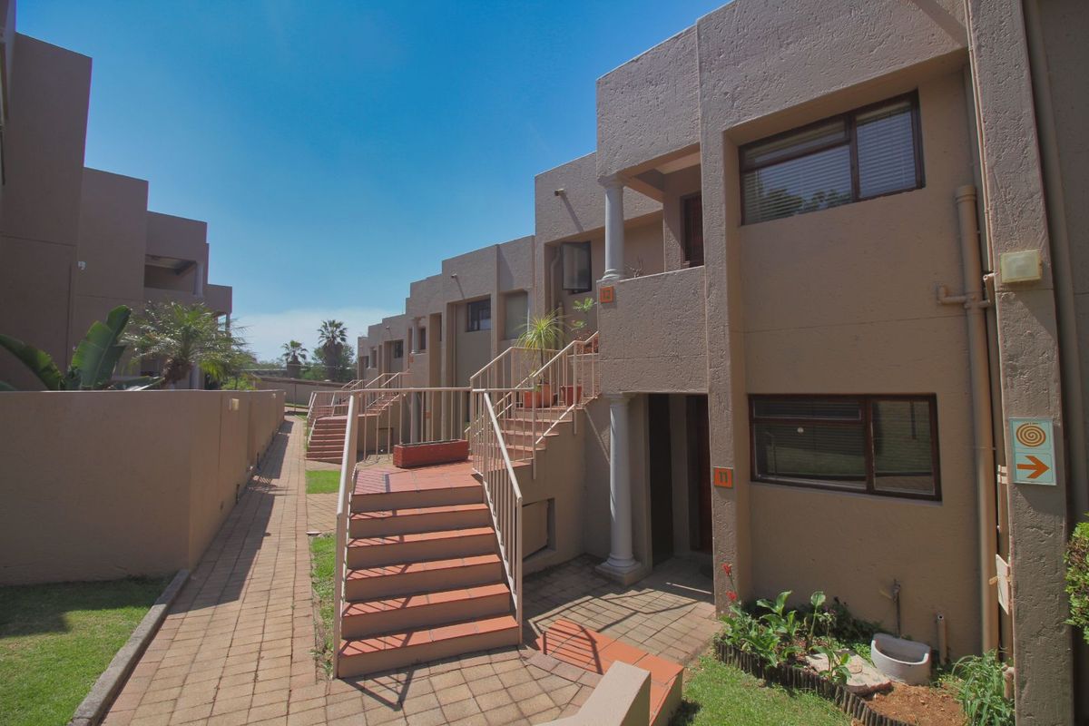 Apartment For Sale in Robindale - Photo 2