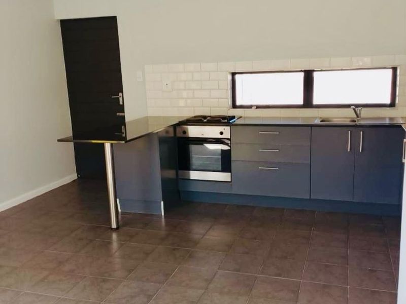 Townhouse For Sale in Parsonsvlei - Photo 5