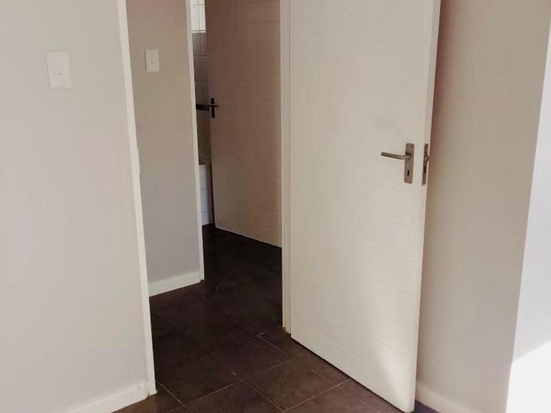 Townhouse For Sale in Parsonsvlei - Photo 7