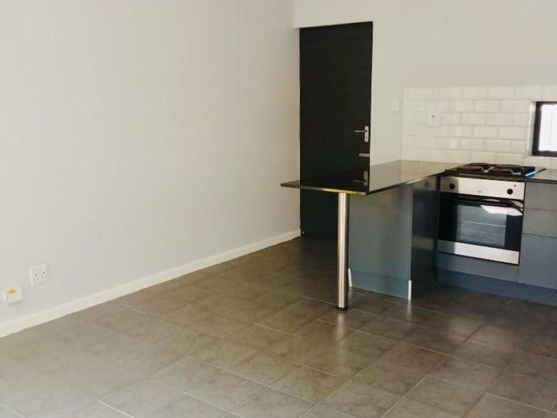 Townhouse For Sale in Parsonsvlei - Photo 3