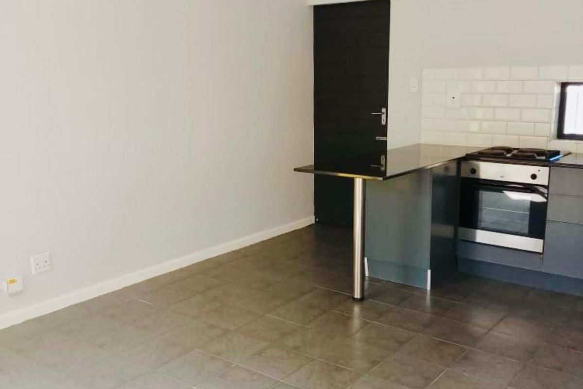 Townhouse For Sale in Parsonsvlei - Photo 3