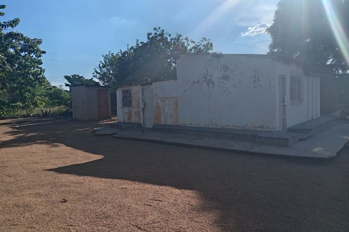 House For Sale in Mabopane Unit A - Photo 2