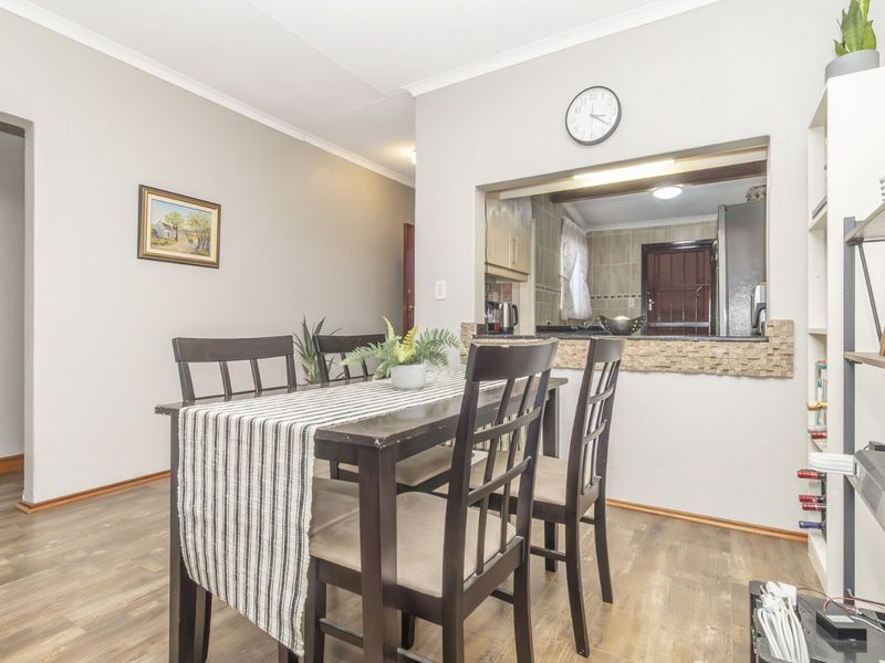 Townhouse For Sale in Weltevreden Park - Photo 5