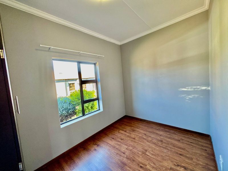 House For Sale in Terra Nova - Photo 10