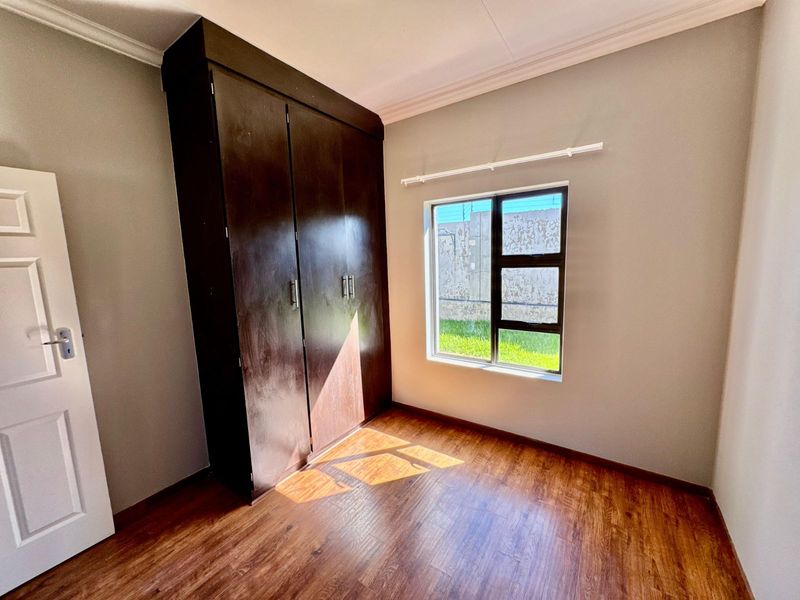 House For Sale in Terra Nova - Photo 9