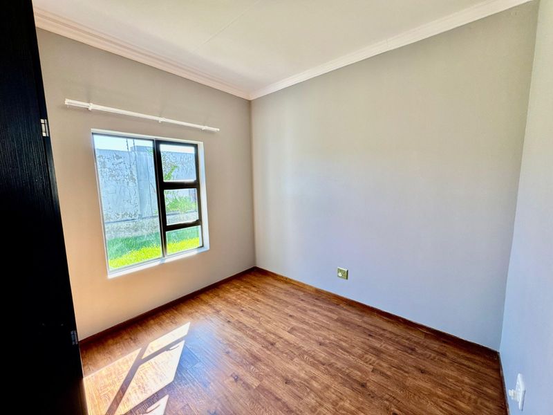 House For Sale in Terra Nova - Photo 8