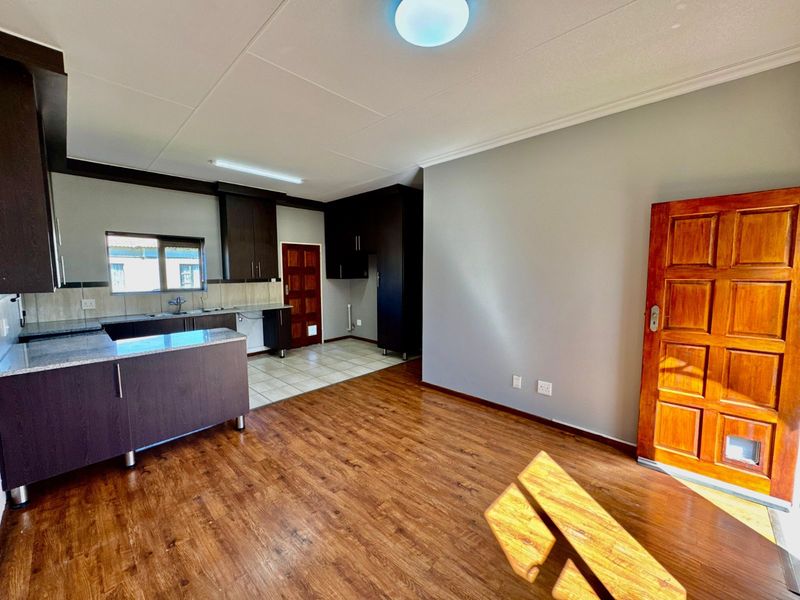 House For Sale in Terra Nova - Photo 7