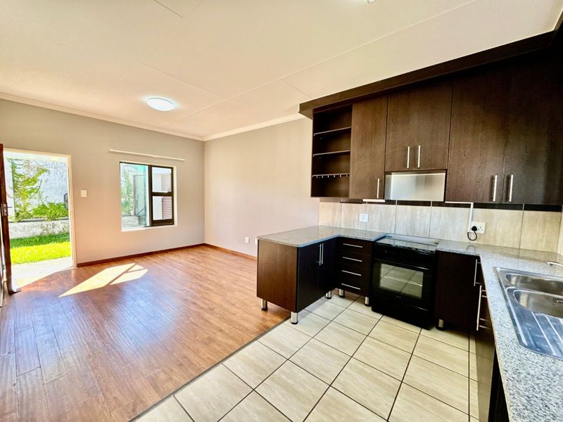 House For Sale in Terra Nova - Photo 3