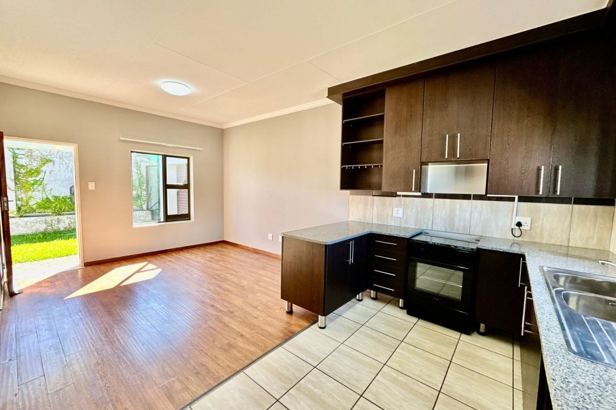 House For Sale in Terra Nova - Photo 3