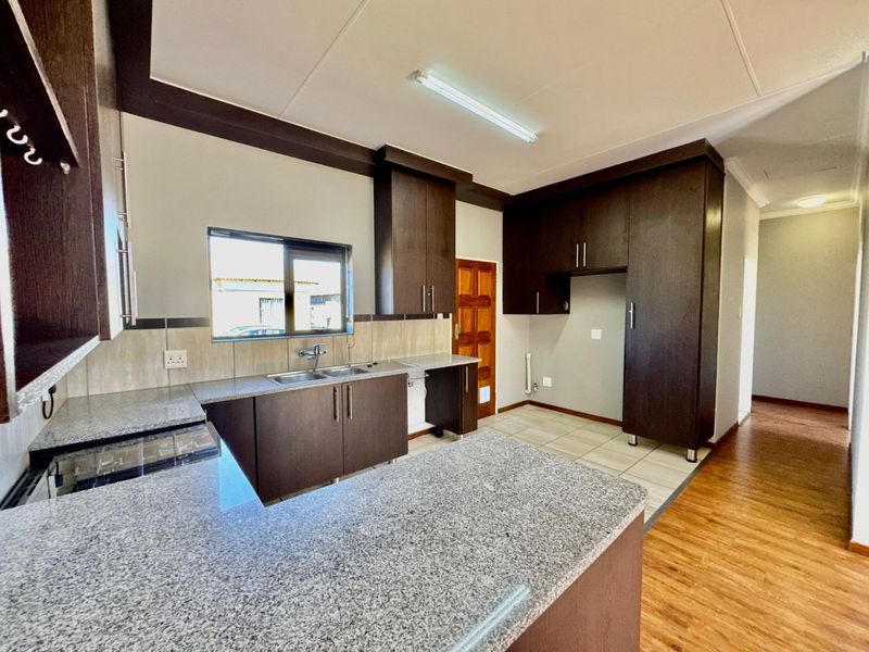 House For Sale in Terra Nova - Photo 6