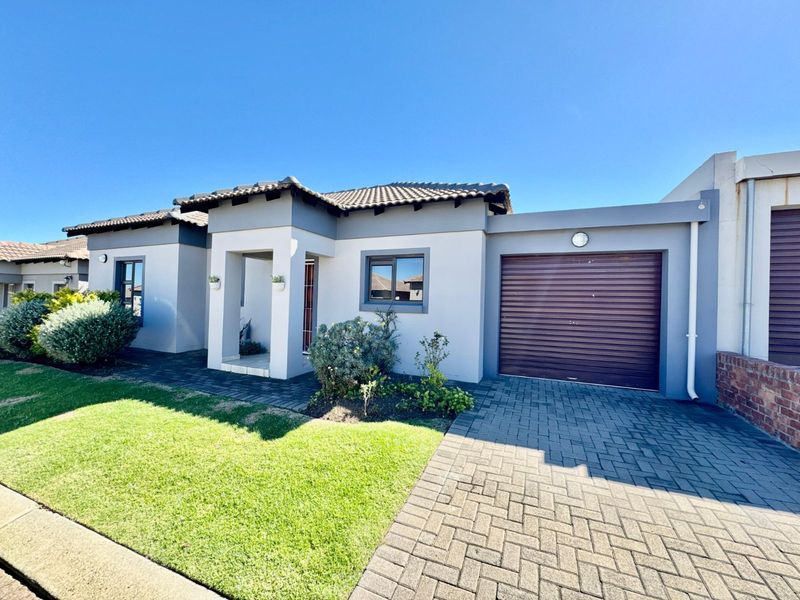 House For Sale in Terra Nova - Photo 2