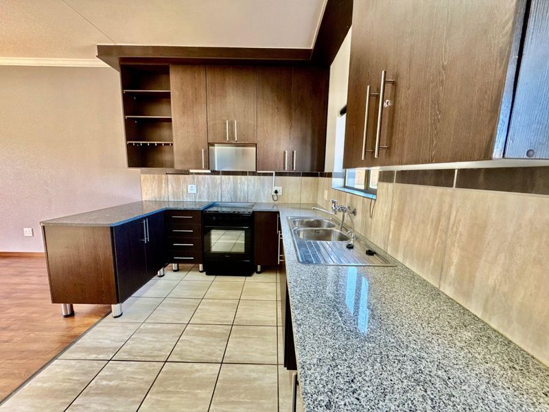 House For Sale in Terra Nova - Photo 4