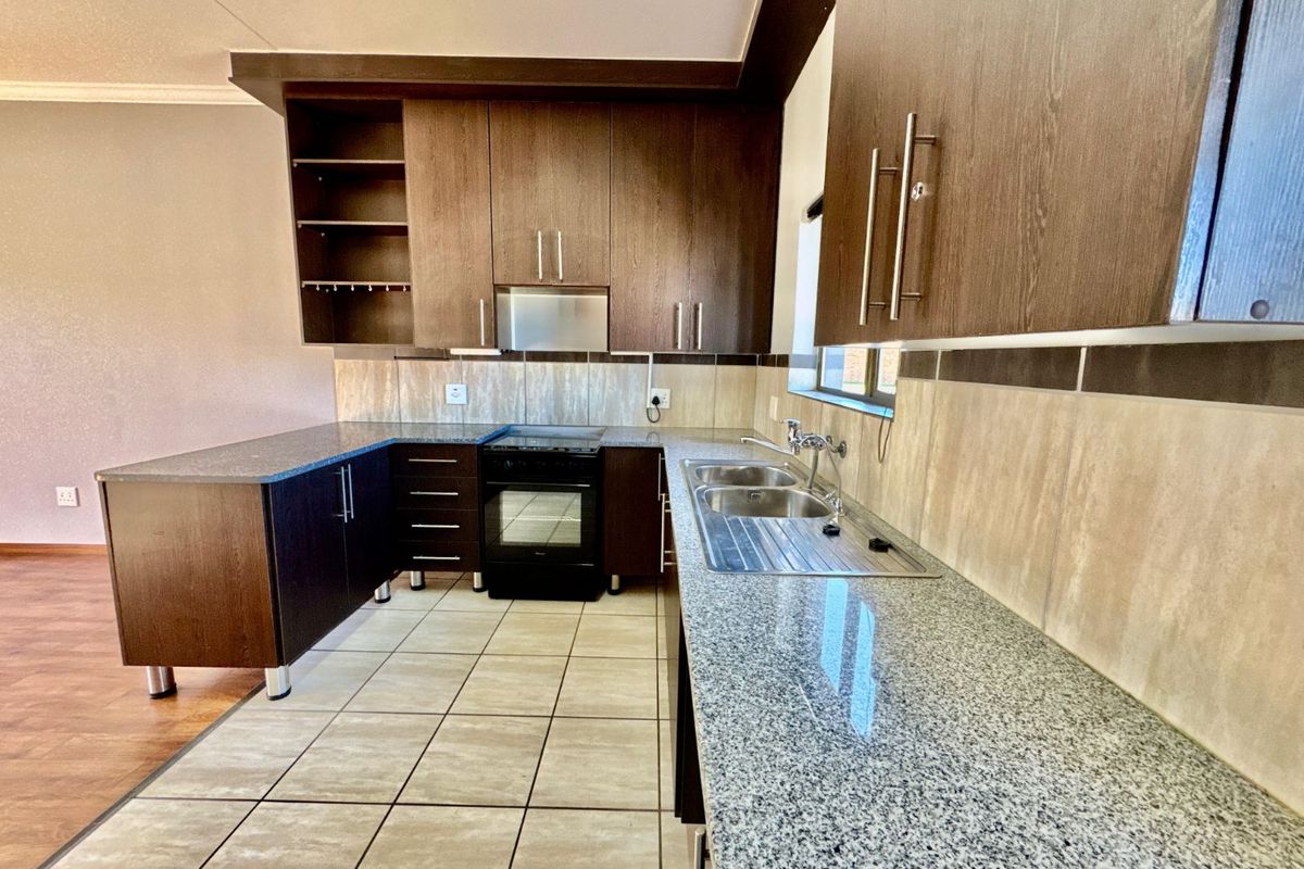 House For Sale in Terra Nova - Photo 4