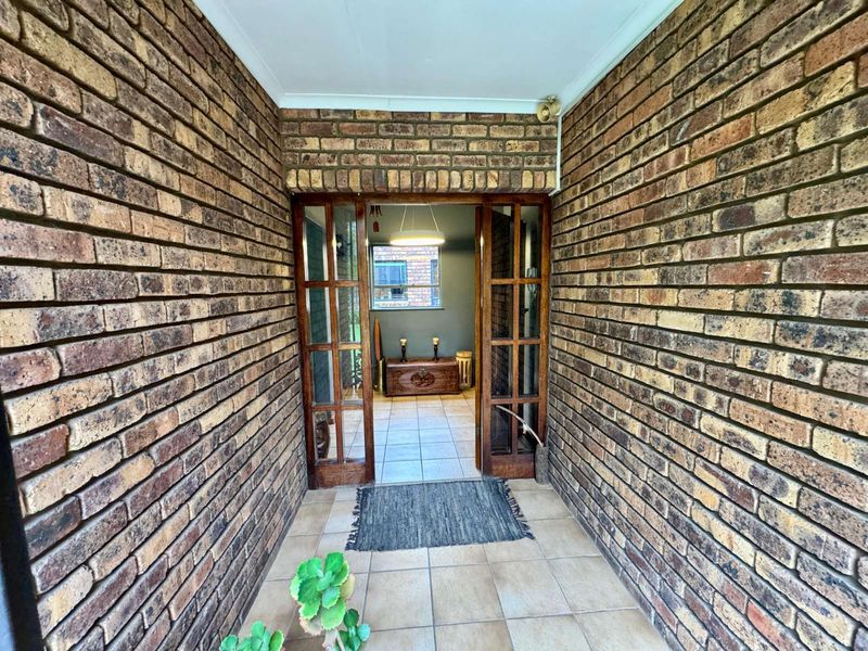 House For Sale in Secunda Central - Photo 3
