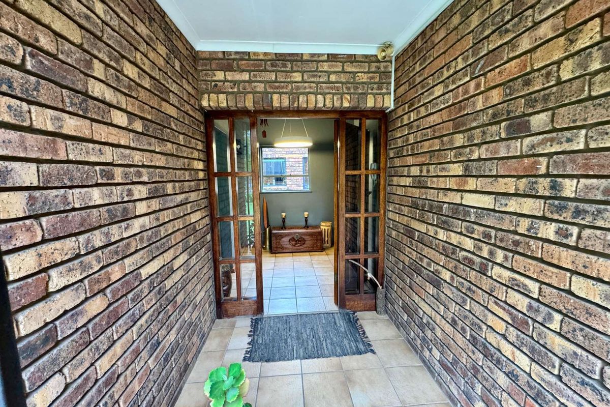 House For Sale in Secunda Central - Photo 3