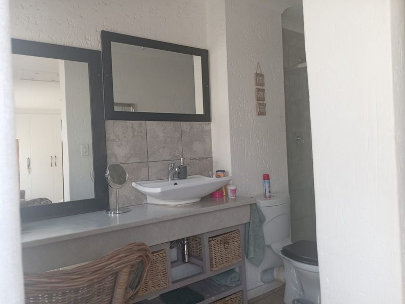 Apartment For Sale in Blackheath - Photo 5