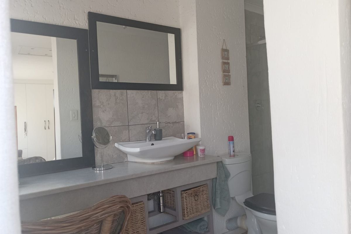 Apartment For Sale in Blackheath - Photo 5