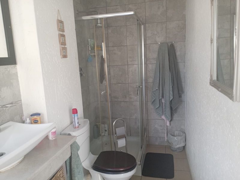 Apartment For Sale in Blackheath - Photo 6