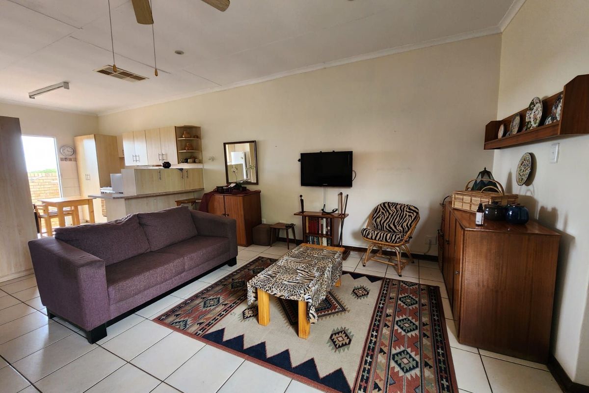 Townhouse For Sale in Minerva Gardens - Photo 2