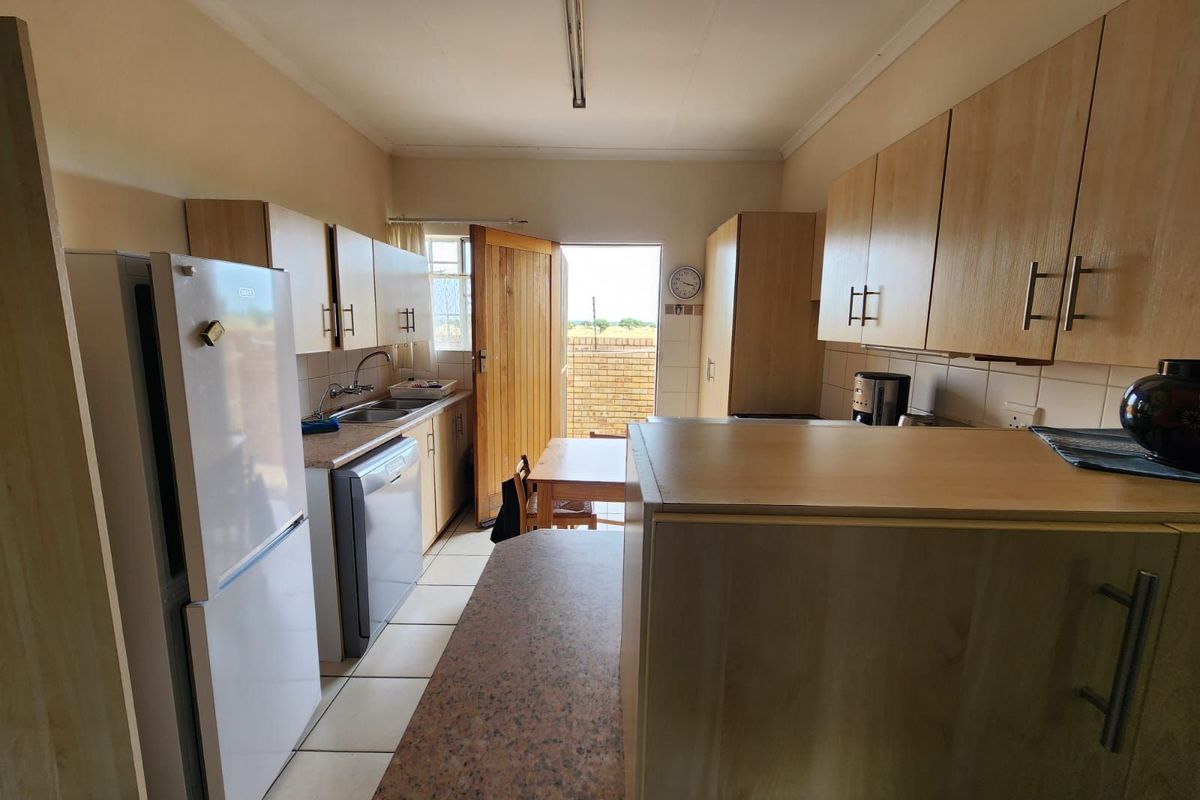 Townhouse For Sale in Minerva Gardens - Photo 4