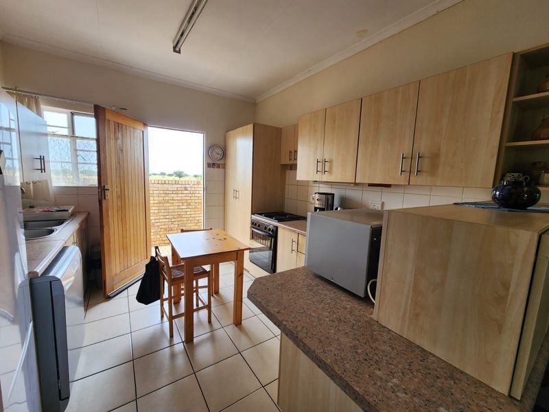 Townhouse For Sale in Minerva Gardens - Photo 5