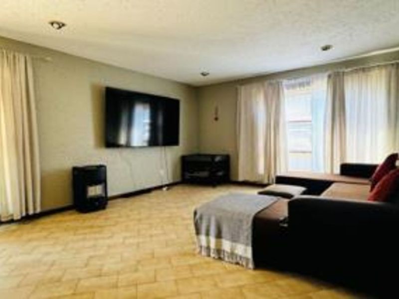 House To Rent in Woodmead - Photo 9