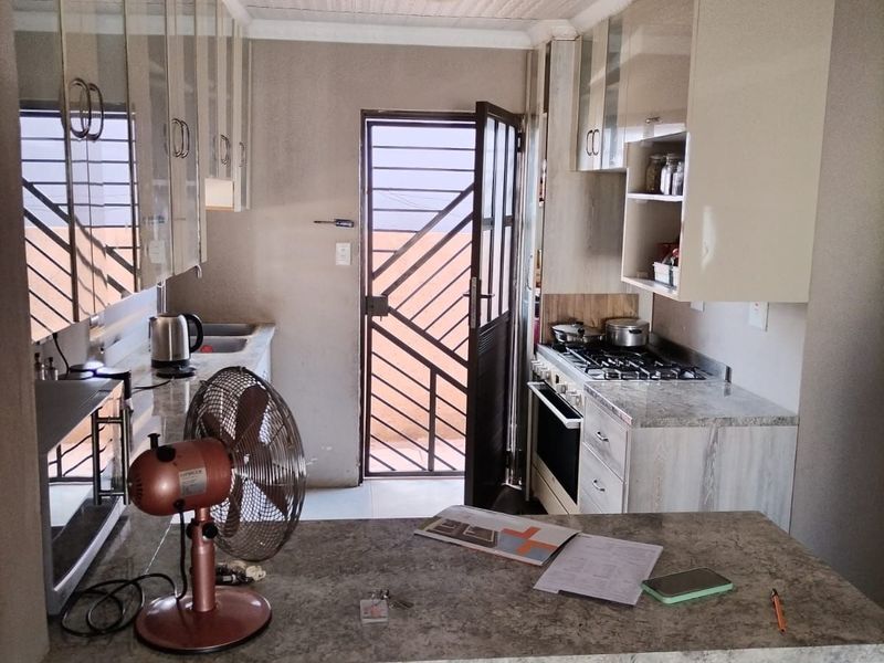 House To Rent in Soshanguve Ext - Photo 3