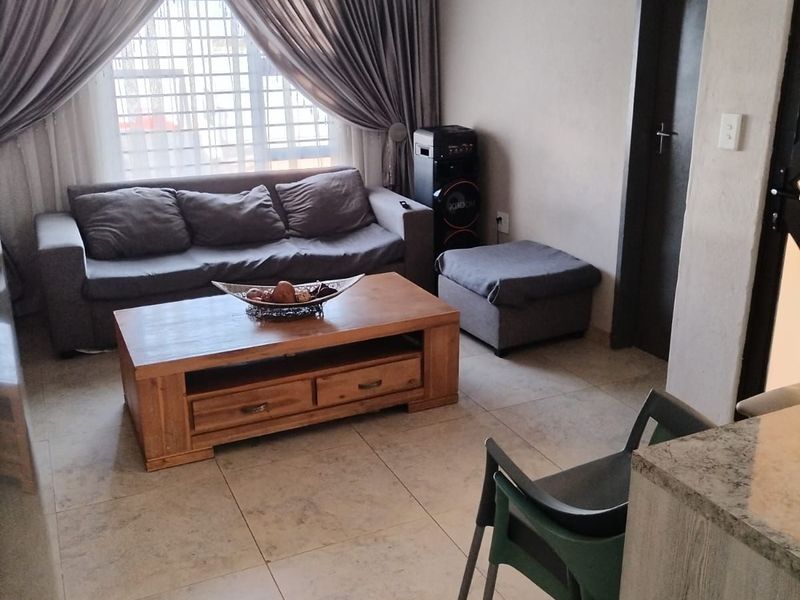 House To Rent in Soshanguve Ext - Photo 5