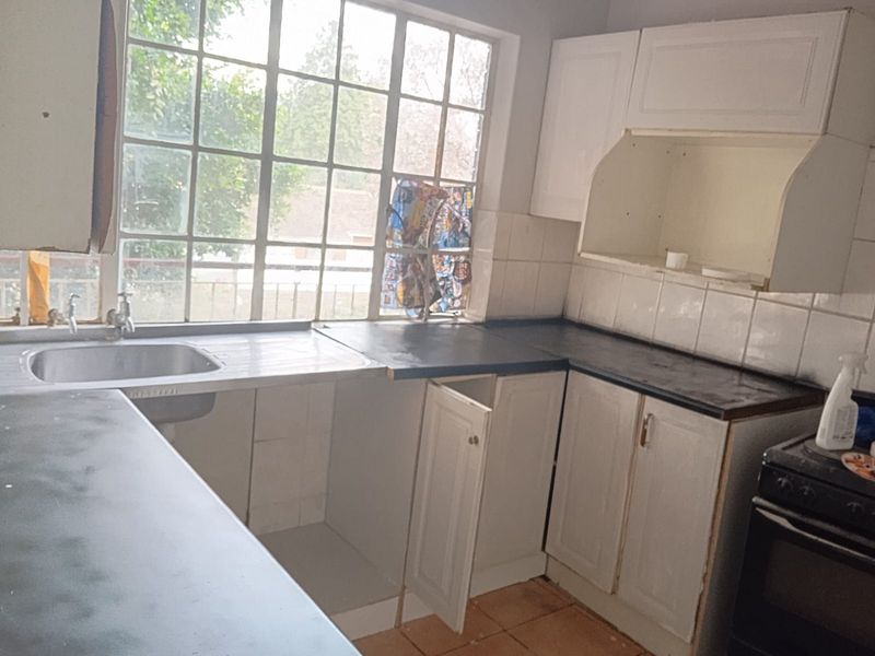 Apartment For Sale in Windsor East - Photo 4