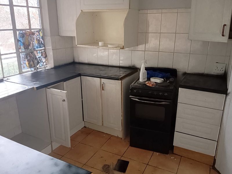 Apartment For Sale in Windsor East - Photo 3