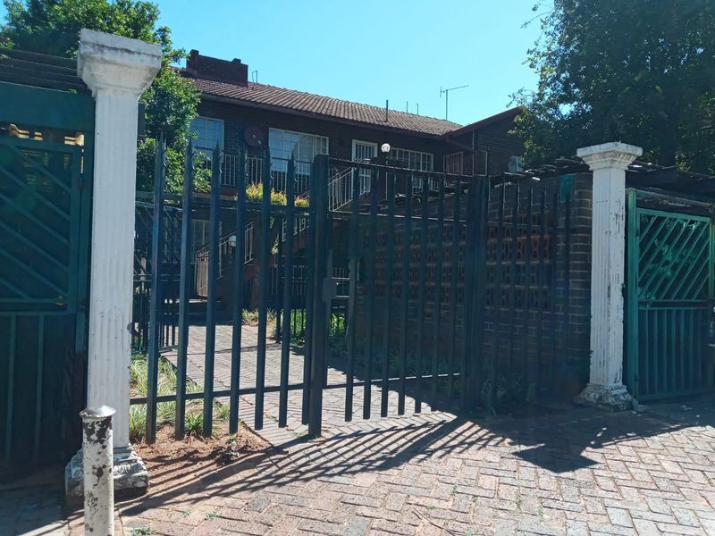 Apartment For Sale in Windsor East - Photo 2