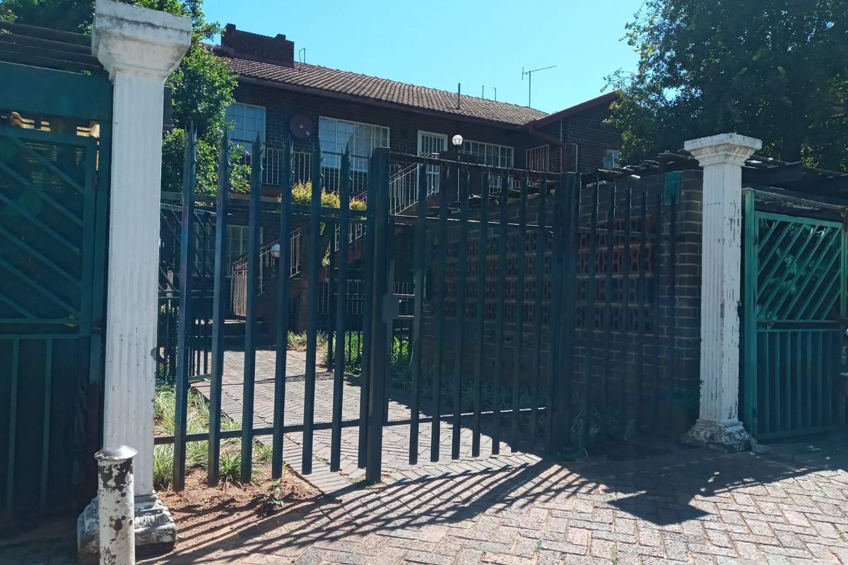 Apartment For Sale in Windsor East - Photo 2