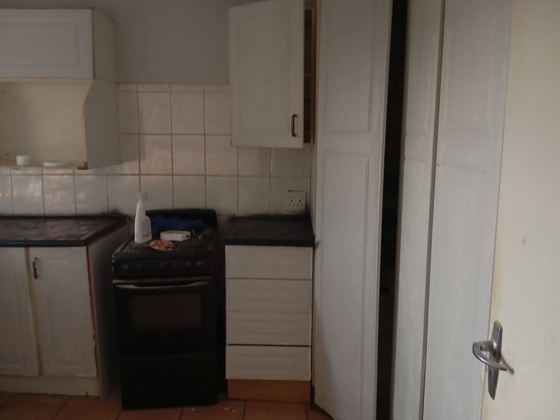 Apartment For Sale in Windsor East - Photo 5