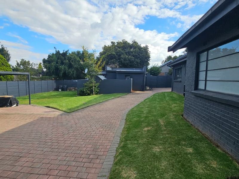 House For Sale in Blairgowrie - Photo 2