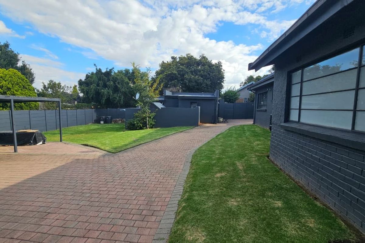 House For Sale in Blairgowrie - Photo 2