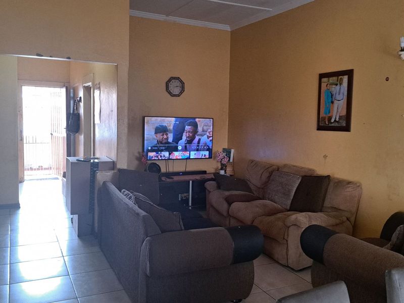 Apartment For Sale in North End - Photo 2