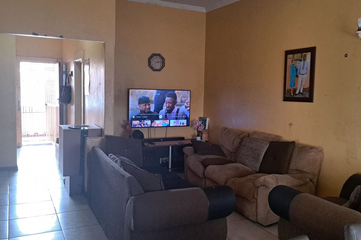 Apartment For Sale in North End - Photo 2