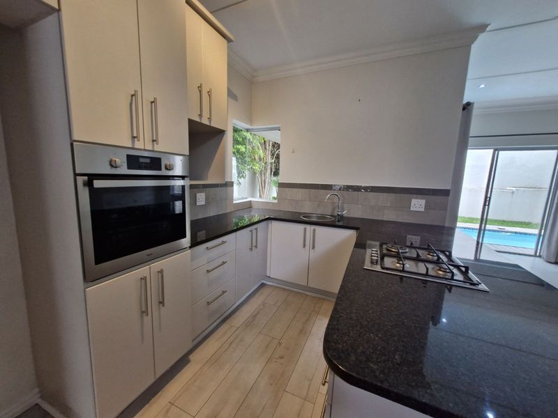 Townhouse For Sale in Fourways - Photo 7