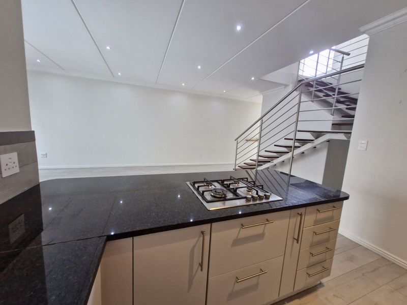 Townhouse For Sale in Fourways - Photo 6