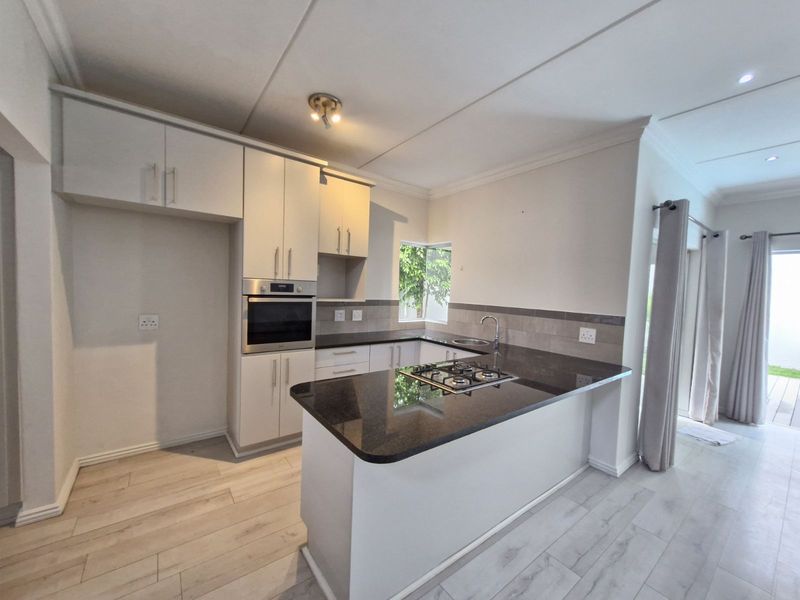 Townhouse For Sale in Fourways - Photo 4