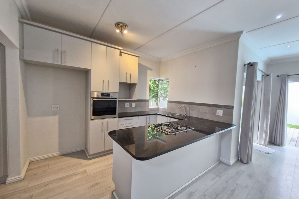 Townhouse For Sale in Fourways - Photo 4