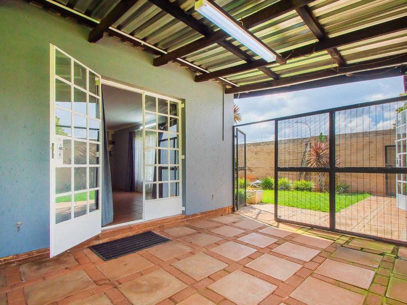 House For Sale in Fairland - Photo 6