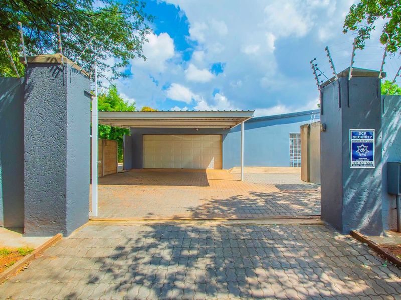 House For Sale in Fairland - Photo 2