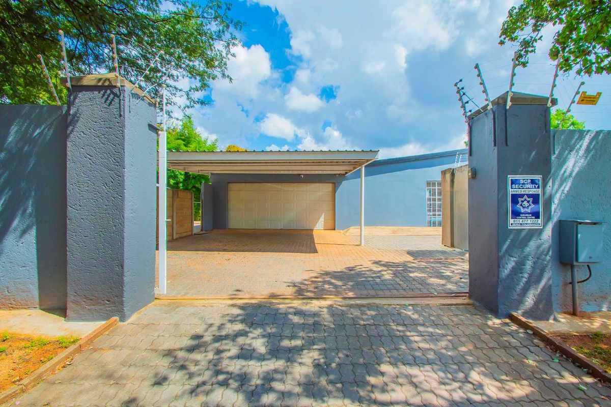 House For Sale in Fairland - Photo 2