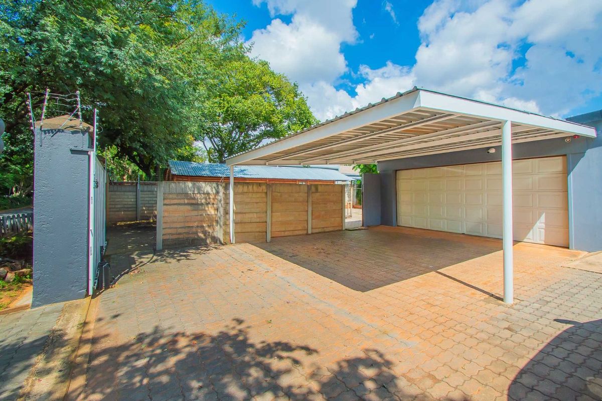 House For Sale in Fairland - Photo 3