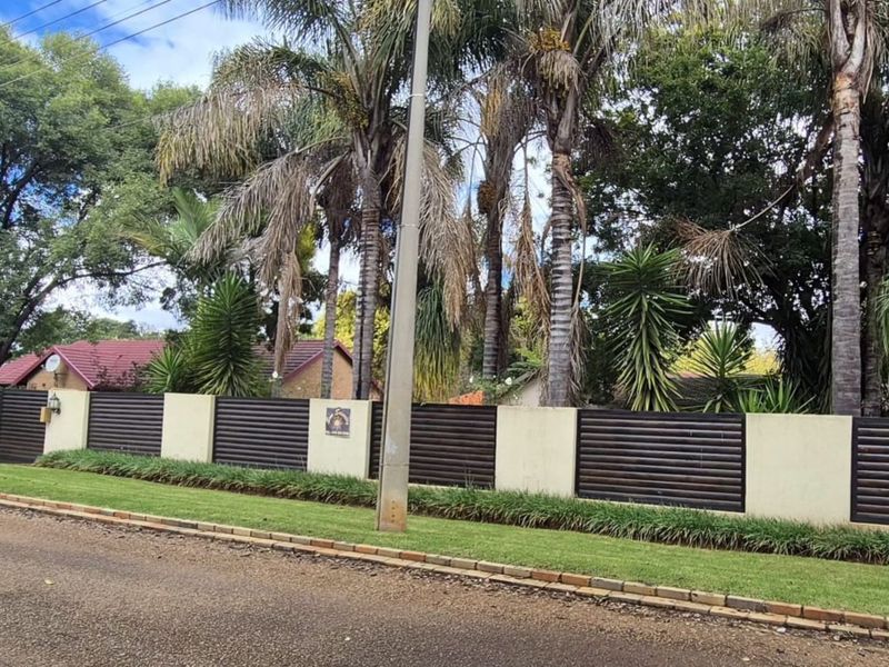 House For Sale in Lydenburg Central - Photo 2