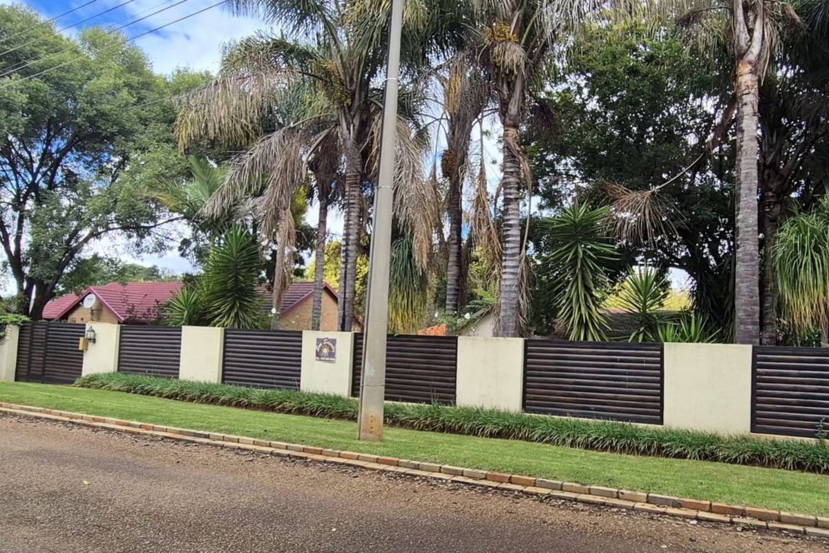 House For Sale in Lydenburg Central - Photo 2