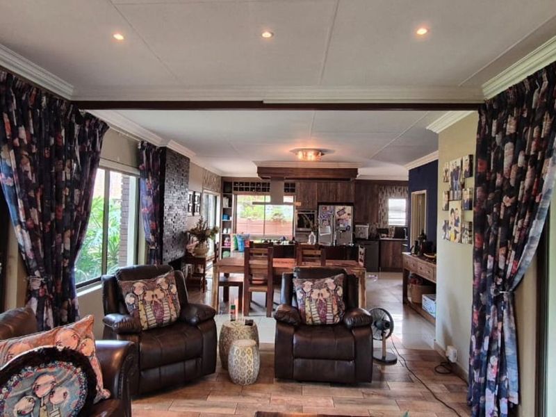 House For Sale in Lydenburg Central - Photo 9