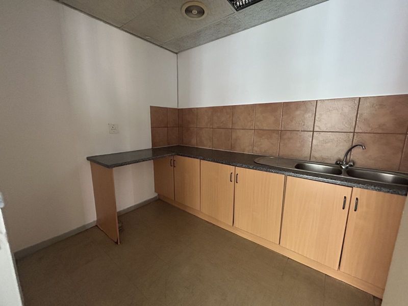 Office To Rent in Menlyn - Photo 6