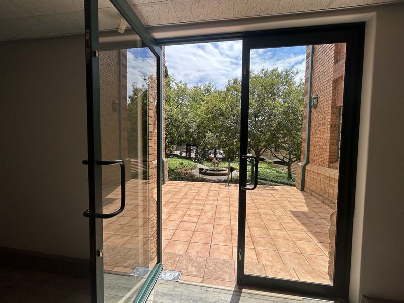 Office To Rent in Menlyn - Photo 2